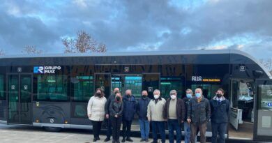 Representantes vecinales conocen las ventajas del autobús urbano eléctrico