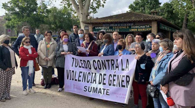 El Consejo Local de la Mujer de Toledo se concentra en memoria de la mujer asesinada en Tarancón