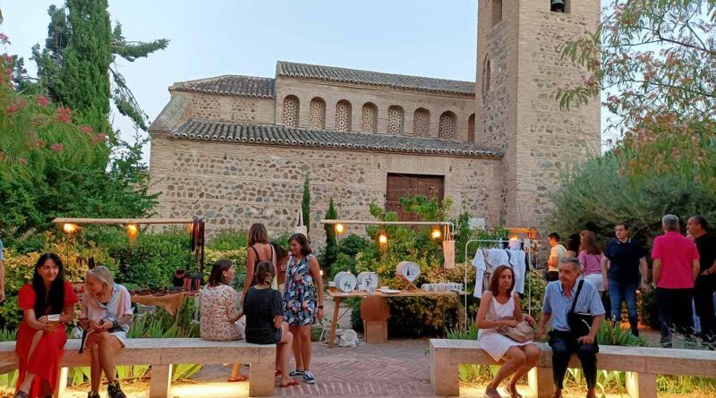 El último Mercado de Artesanía del verano se celebra este sábado en el jardín de San Lucas. Abrirá de 20 a 23 horas con más de una decena de expositores y artículos diversos.