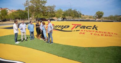 Valparaíso suma una nueva instalación deportiva de ‘pump track’ y la alcaldesa Milagros Tolón en su visita anuncia otra pista para el barrio de Azucaica.