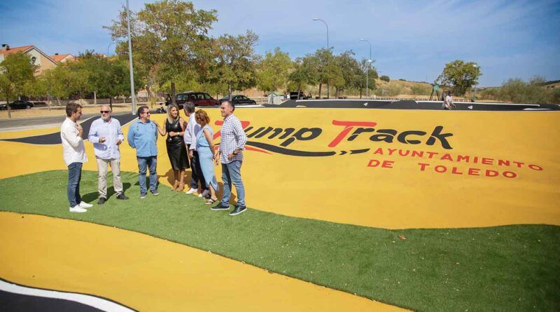 Valparaíso suma una nueva instalación deportiva de ‘pump track’ y la alcaldesa Milagros Tolón en su visita anuncia otra pista para el barrio de Azucaica.