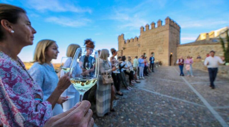Más de 1.500 personas disfrutan de las catas de vino ‘Sunset Wine’ que se reeditarán el año que viene.