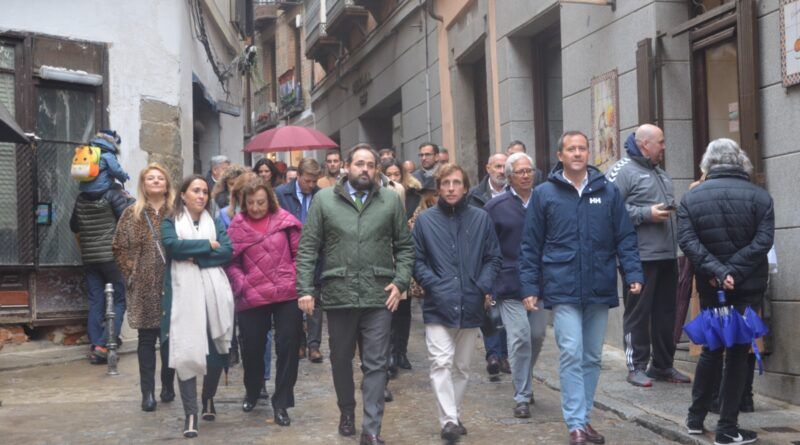 Paco Núñez y José Luis Martínez-Almeida arropan a Carlos Velázquez en el encuentro de alcaldes de Toledo
