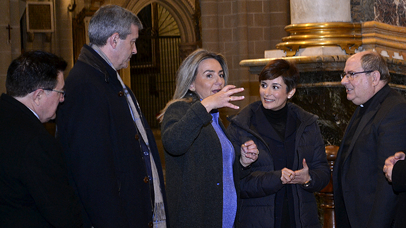 Alcaldesa explica a la ministra en la visita a la catedral compromiso del Gobierno de España