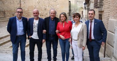 Joan Manuel Serrat recibe en Toledo el Premio Abogados de Atocha. La alcaldesa Milagros Tolón asegura que: “Serrat ha sido una voz comprometida con los valores más nobles de la humanidad”.