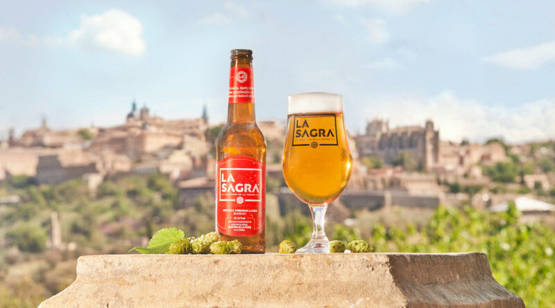 Cerveza La Sagra bate récords de beneficios en 2023. La compañía LA SAGRA-Molson Coors ha cerrado el ejercicio correspondiente a 2023 con una facturación de 23 millones de euros, un 35% más que el año anterior, en el que se facturaron 17 millones, y un 170% más que en 2021 (8,5 millones).