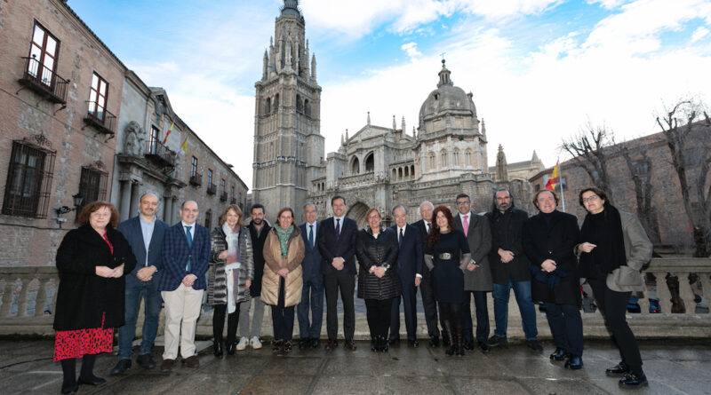 Toledo Luz de Europa, lema para conseguir la Capitalidad Europea de la Cultura en 2031. El alcalde de Toledo, Carlos Velázquez ha presidido esta tarde la primera reunión del Consejo Asesor de la candidatura de Toledo.