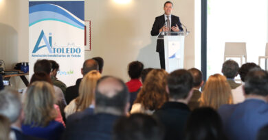 Velázquez llama a la colaboración entre las administraciones y el sector inmobiliario para mejorar el acceso a la vivienda en Toledo.