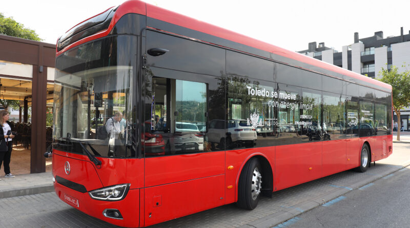 El Ayuntamiento mejora el servicio de transporte público con la incorporación de cinco nuevos autobuses eléctricos y sostenibles