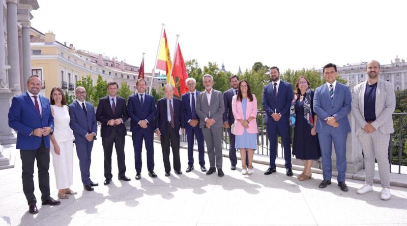 Ayuntamiento y Teatro Real impulsan la candidatura a la Capitalidad Europea de la Cultura con dos espectáculos de ópera.