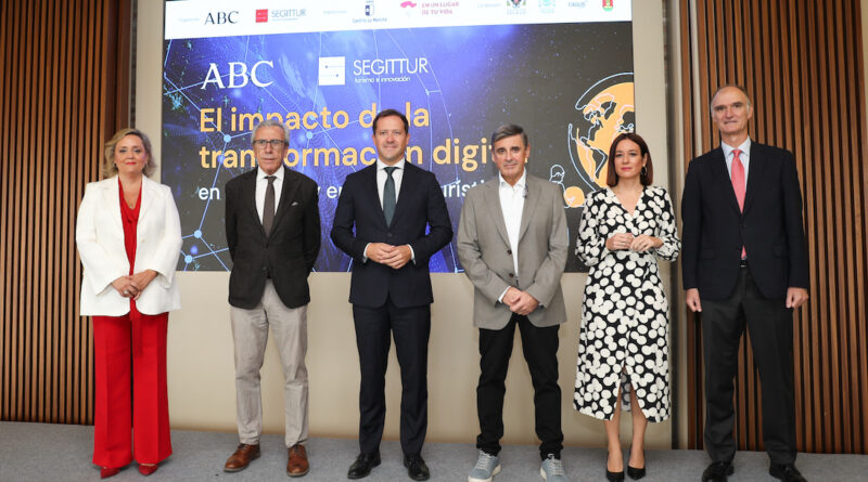 Velázquez impulsa la digitalización del turismo en el IV Foro ABC Segittur para así optimizar la experiencia del visitante y fomentar la convivencia entre residentes y turistas.