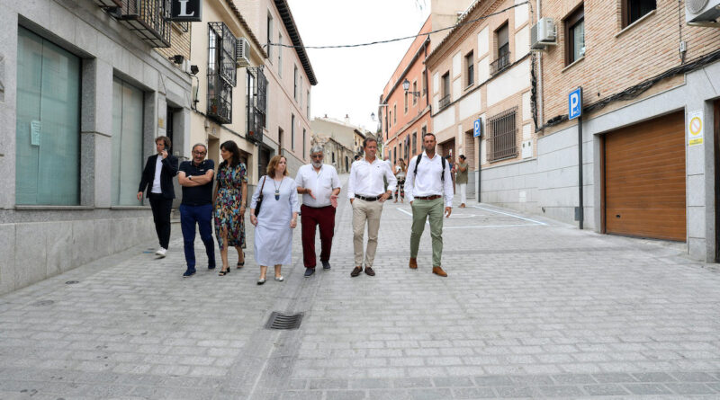 La calle Descalzos reabrirá al tráfico tras una inversión de 1,2 millones de euros