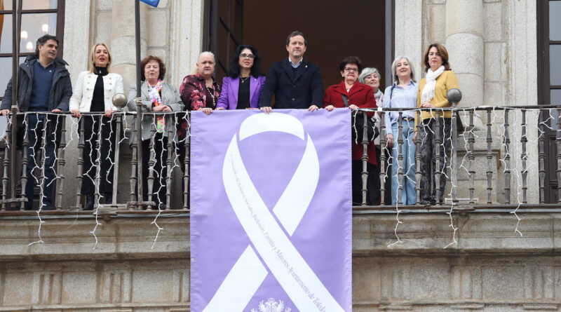 El Ayuntamiento de Toledo se manifiesta contra la violencia de género en el 25-N