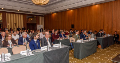 Expertos en economía e inversiones debaten sobre las claves de las operaciones corporativas en una jornada organizada por CaixaBank y APD en Toledo.