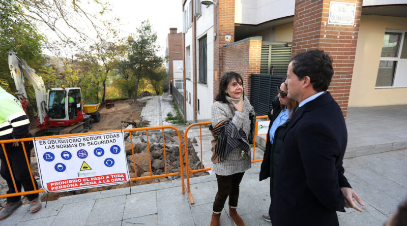 El Ayuntamiento repara la bajada del callejón de Obras Públicas en la Avenida de Madrid