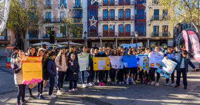 Escolares en Toledo celebran el aniversario de la Constitución.