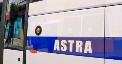 Autobús en una parada de Argés.