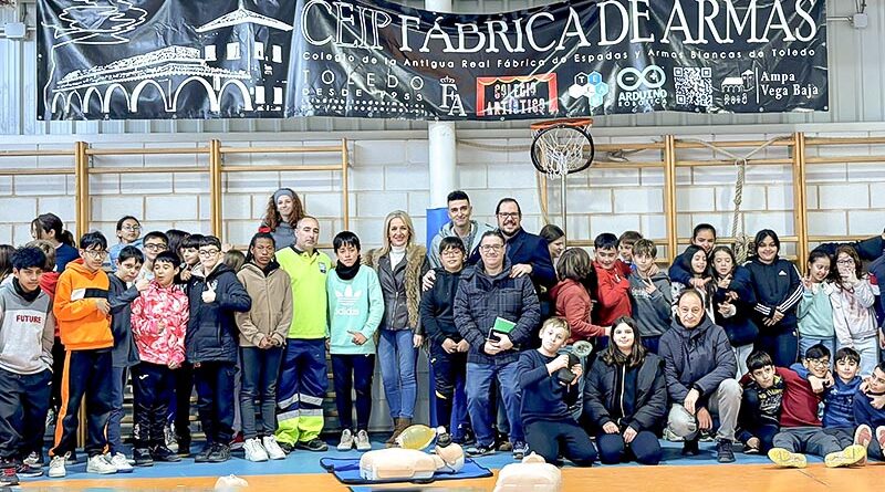 lumnos del CEIP Fábrica de Armas participan en un simulacro de emergencia