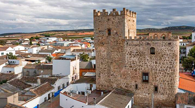 El Castillo de Manzaneque, una joya del siglo XIV en Toledo, abre sus puertas para una experiencia única.