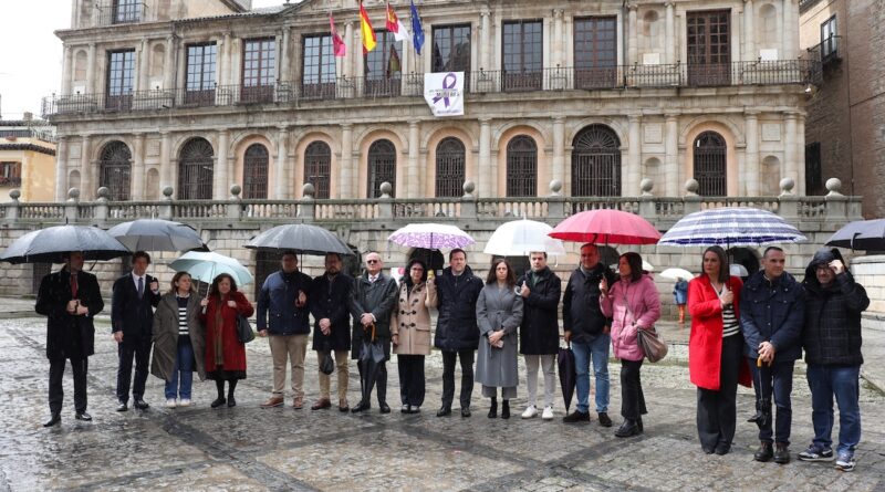 Toledo se une al minuto de silencio en memoria de las víctimas del terrorismo