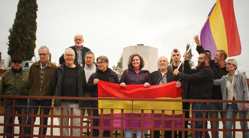 IU y PCE reclaman una política de paz en el Día de la República y la aplicación de la Memoria Democrática desde el Cementerio de Toledo.