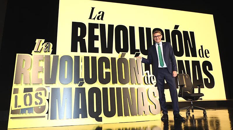 El director general de Eurocaja Rural, Víctor Manuel Martín López, y el comunicador Jesús Olmedo presentan la campaña ‘La revolución de los máquinas’ que reivindica la banca humana.