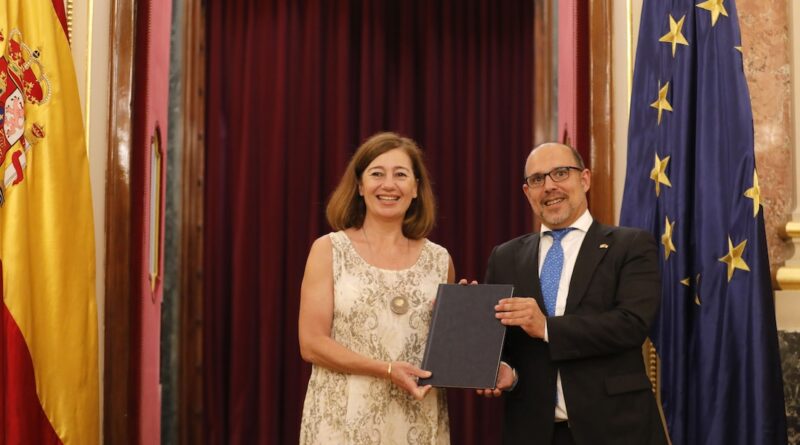 Bellido entrega a Armengol el nuevo Estatuto de Autonomía confiando en mantener el consenso y sumar nuevos apoyos