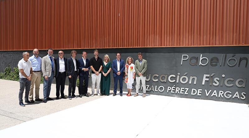 Pabellón Gonzalo Pérez de Vargas en Toledo, con presencia del deportista y autoridades locales.