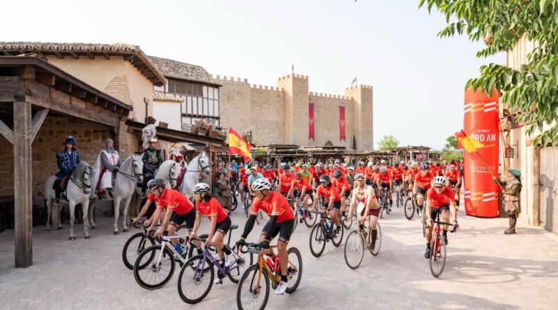 La Vuelta celebra su 90º aniversario en Puy du Fou con una jornada histórica