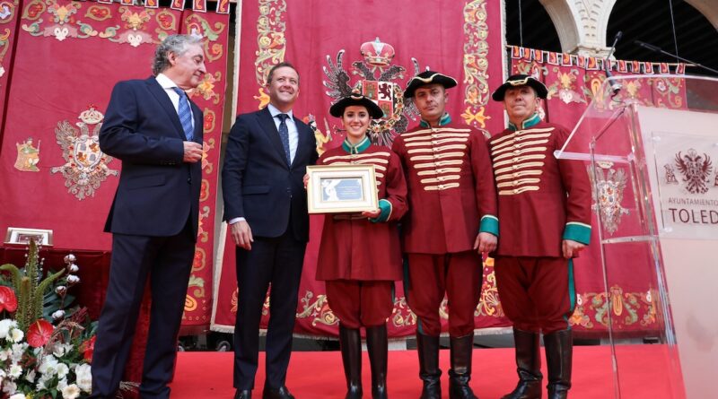 Los timbaleros del Ayuntamiento recibieron la Tarasca de Honor durante el pregón del Corpus Christi