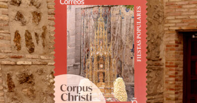 Sello de Correos del Corpus Christi de Toledo con la Custodia de Arfe y los tapices catedralicios