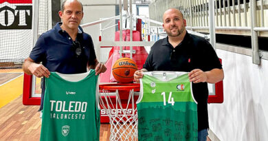 Presidentes del Baloncesto Toledo y CEI Toledo firmando un acuerdo de colaboración.