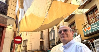 Juan Marín: “Los toldos de Comercio se han instalado a petición de los vecinos”