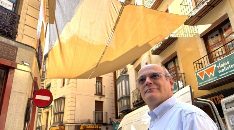 Juan Marín: “Los toldos de Comercio se han instalado a petición de los vecinos”