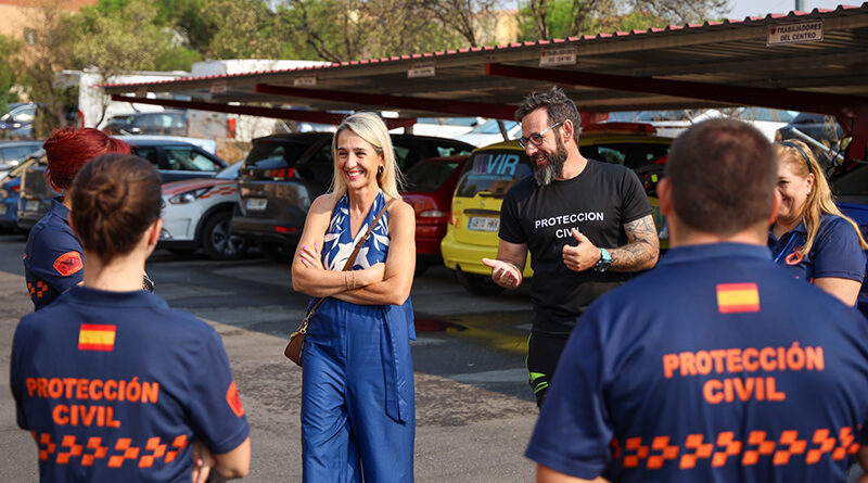 La vicealcaldesa Inés Cañizares agradece la labor de los voluntarios de Protección Civil en Toledo.