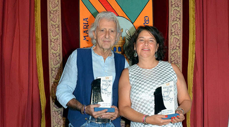 El poeta Luis González Córdoba recibe el premio Deza en Castillo de Bayuela.