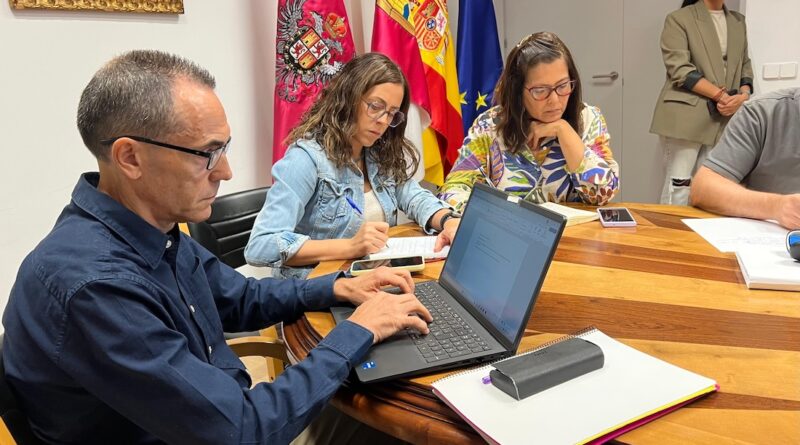 El PSOE lamenta las continuas modificaciones de crédito del Ayuntamiento por unos presupuestos “irreales e improvisados”