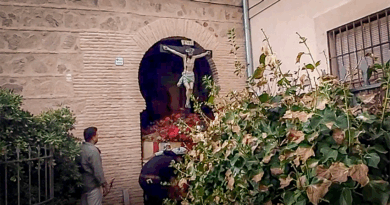 El Cristo de la Esperanza de Toledo en su nuevo paso procesional durante la salida extraordinaria por las calles del Casco Histórico.