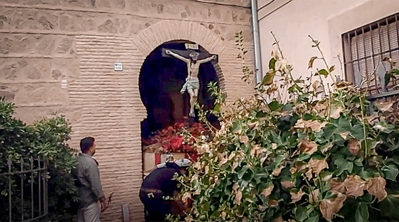 El Cristo de la Esperanza de Toledo en su nuevo paso procesional durante la salida extraordinaria por las calles del Casco Histórico.