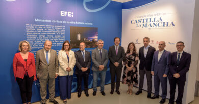 Inauguración de la exposición fotográfica de EFE en Toledo en el Centro Cultural San Marcos con autoridades regionales.