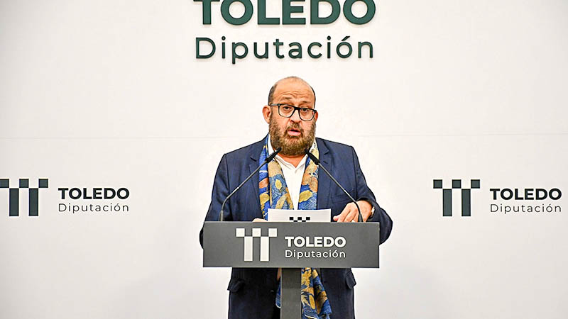 El diputado de Cultura de la Diputación de Toledo, Tomás Arribas, durante la presentación de las subvenciones culturales de 2026.