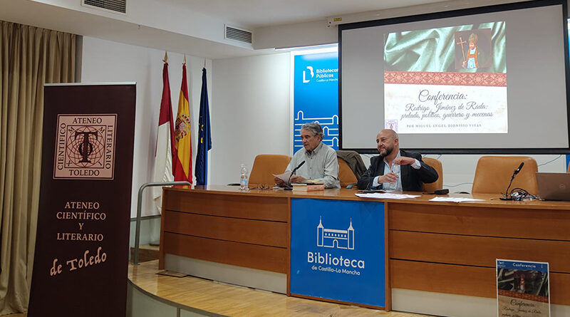 El ponente, D. Miguel Ángel Dionisio Vivas, durante la conferencia sobre Rodrigo Jiménez de Rada organizada por el Ateneo de Toledo en la Biblioteca Regional.