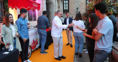 El alcalde de Toledo, Carlos Velázquez, durante la segunda edición de 'DegusTO', evento que impulsa el turismo de calidad en Toledo.