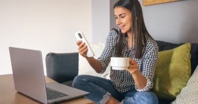 Adamo regala un Echo Pop de Amazon con su paquete de fibra de 1 Gb y dos móviles 5G