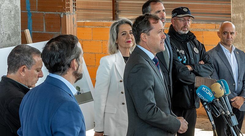 Presentación proyecto nuevo cuartel Policía Local Toledo en calle Dinamarca por el alcalde Carlos Velázquez y la vicealcaldesa Inés Cañizares.
