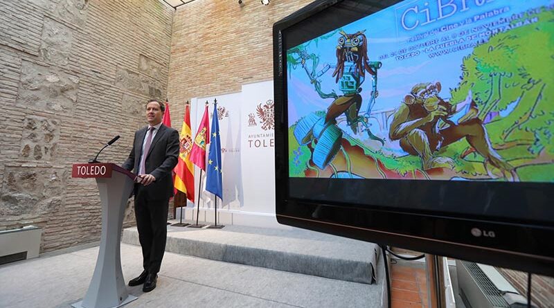 El alcalde de Toledo, Carlos Velázquez, durante la presentación del Festival CIBRA, mostrando el compromiso con la cultura.