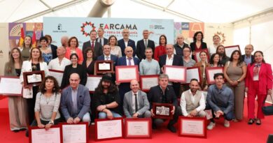 Carlos Velázquez felicita a los artesanos premiados en Farcama y destaca la creatividad y la innovación del sector