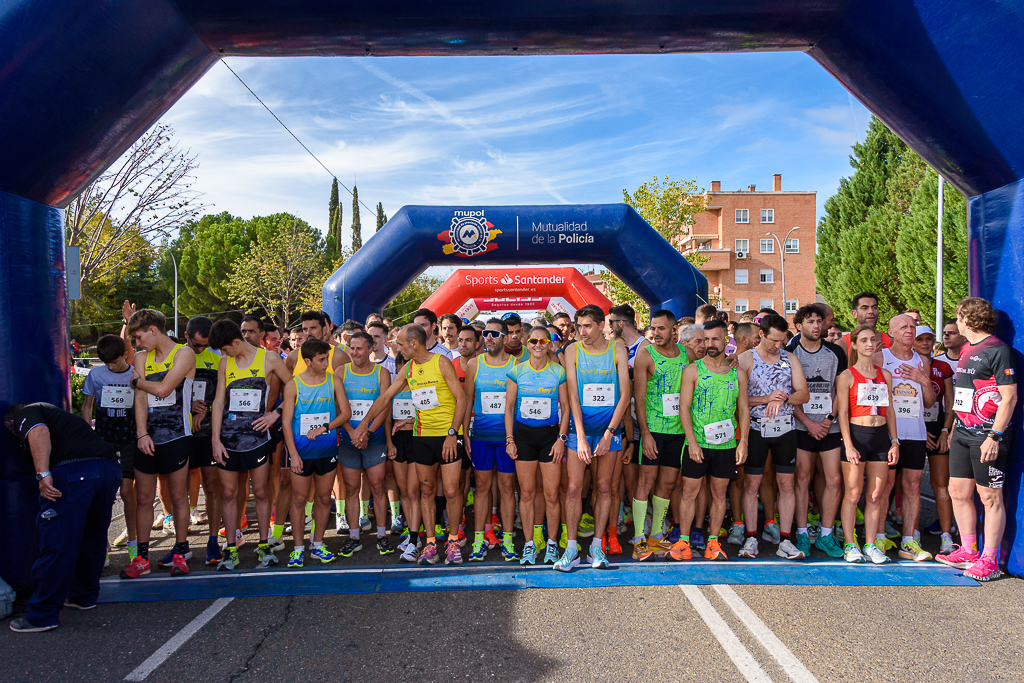 Participantes en la salida de la II Carrera Solidaria Ruta 091 de la Policía Nacional en Toledo, a beneficio de Afanion.