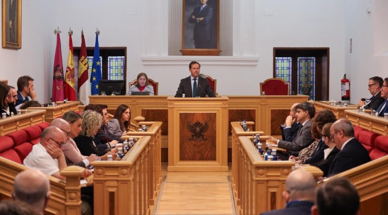 Velázquez anuncia en el Debate del Estado del Municipio un convenio con la Junta y la Diputación para desbloquear la estación de autobuses