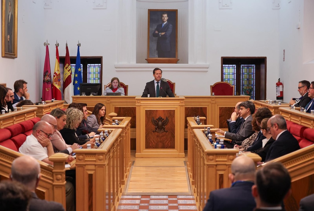 Velázquez anuncia en el Debate del Estado del Municipio un convenio con la Junta y la Diputación para desbloquear la estación de autobuses